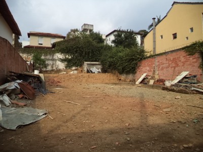 Terreno à venda no Vila Inah